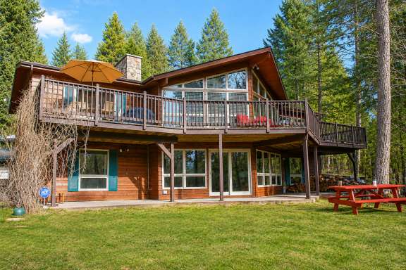 Cabin Exterior & Backyard