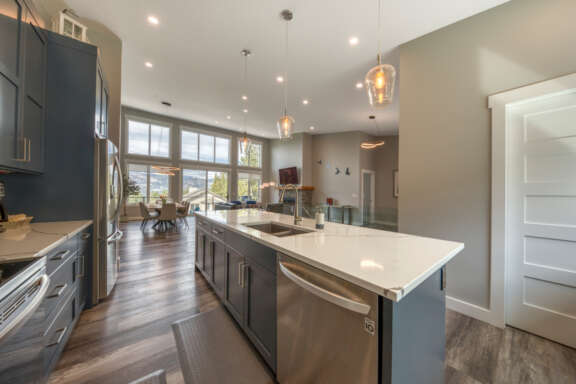 Fully Equipped Gourmet Kitchen