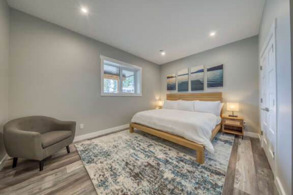 Bedroom 4 Master Bedroom with ensuite, King Bed, TV with Cable and Streaming Lower level