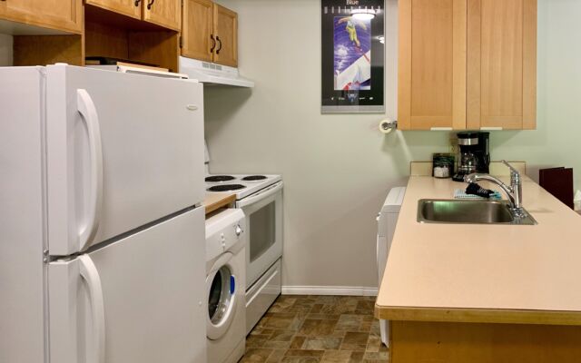 Accommodation townhome. Summertime and flower baskets nearby.