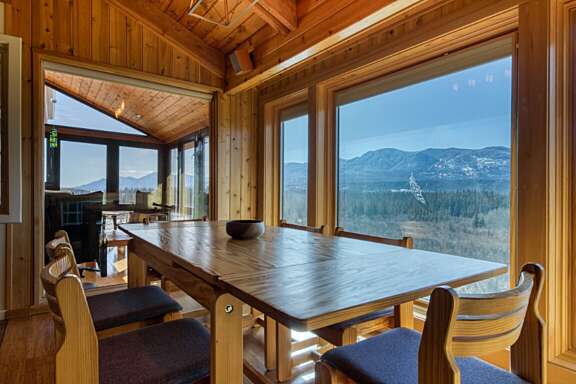 Additional dining, or a great spot for puzzling and games
