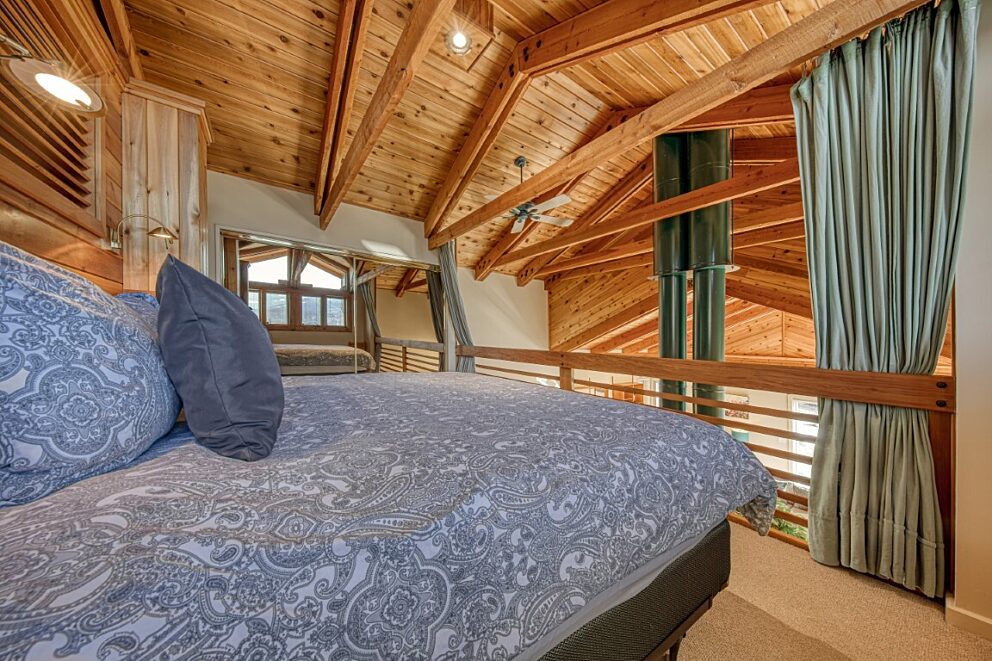 King Bed in master loft suite