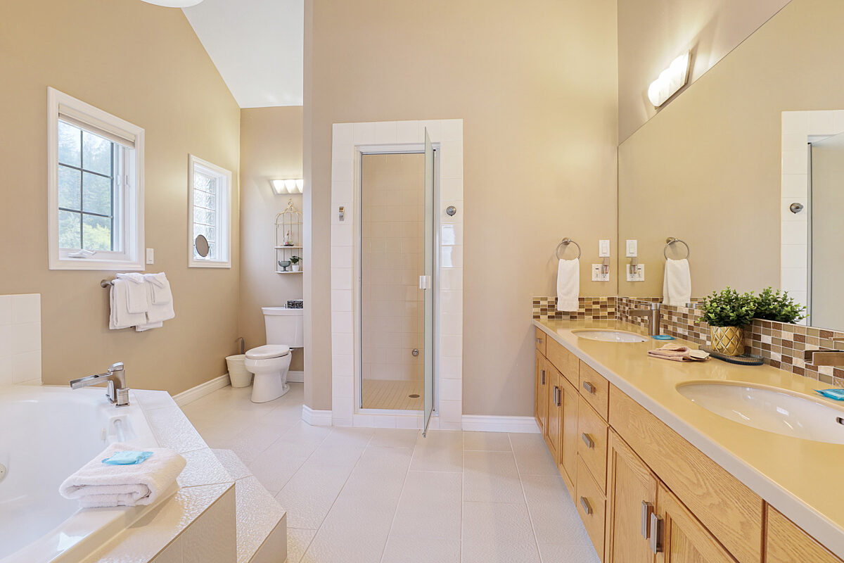 Ensuite bathroom with corner jacuzzi tub