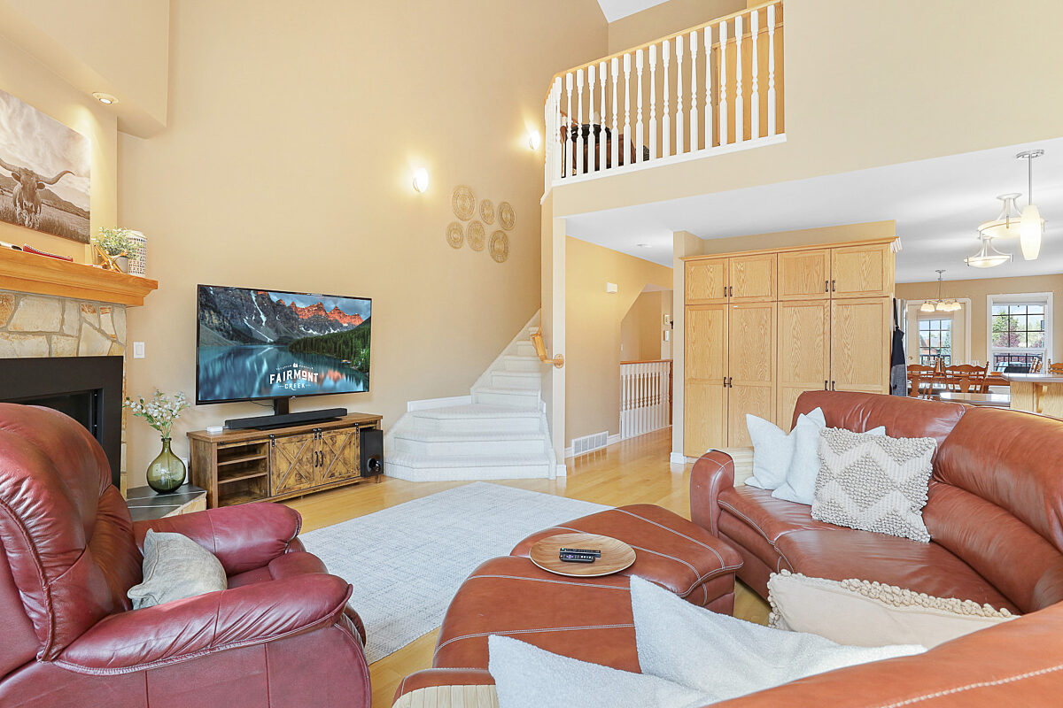 TV with streaming services, open to kitchen and overlooked by loft