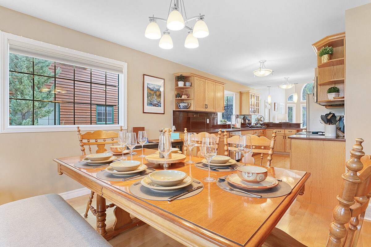 Dining table comfortably seats 8