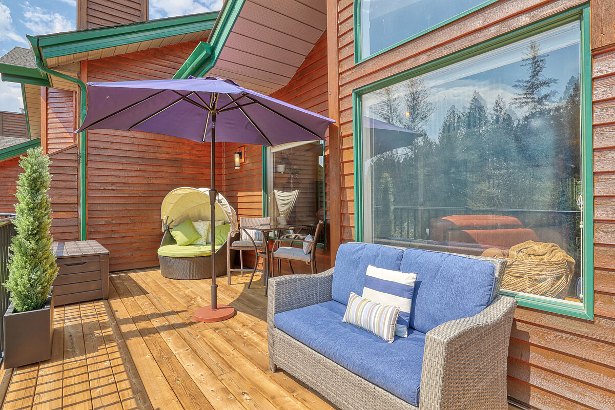 Main level deck - lounging and bistro set