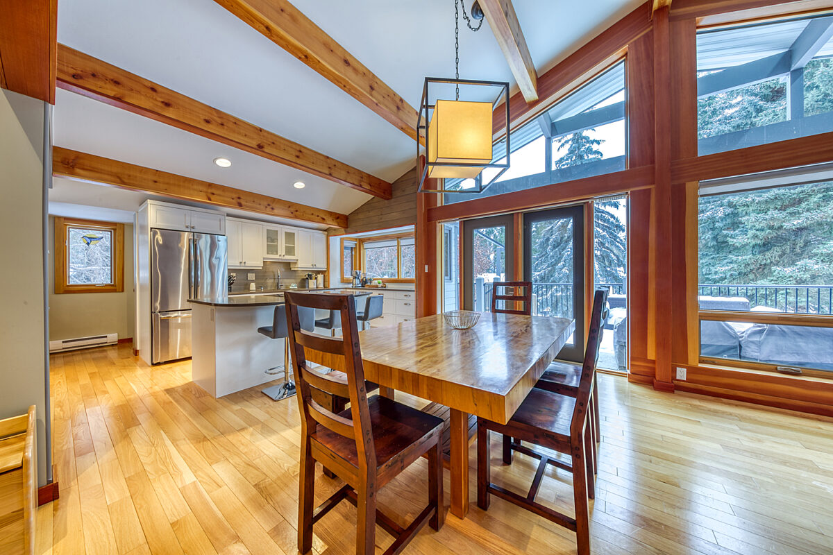 Dining table seats 8 guests