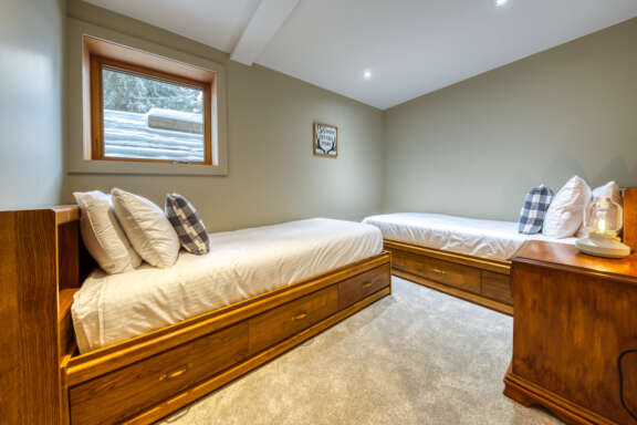 Bedroom 5 - lower level with 2 twins