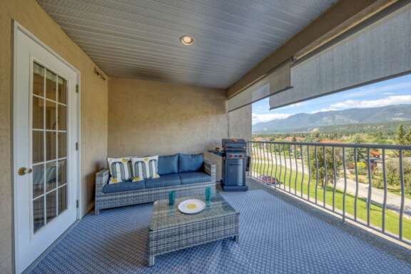 Beautiful deck space with stunning views