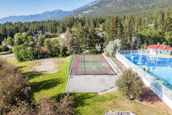 Tennis & basketball court