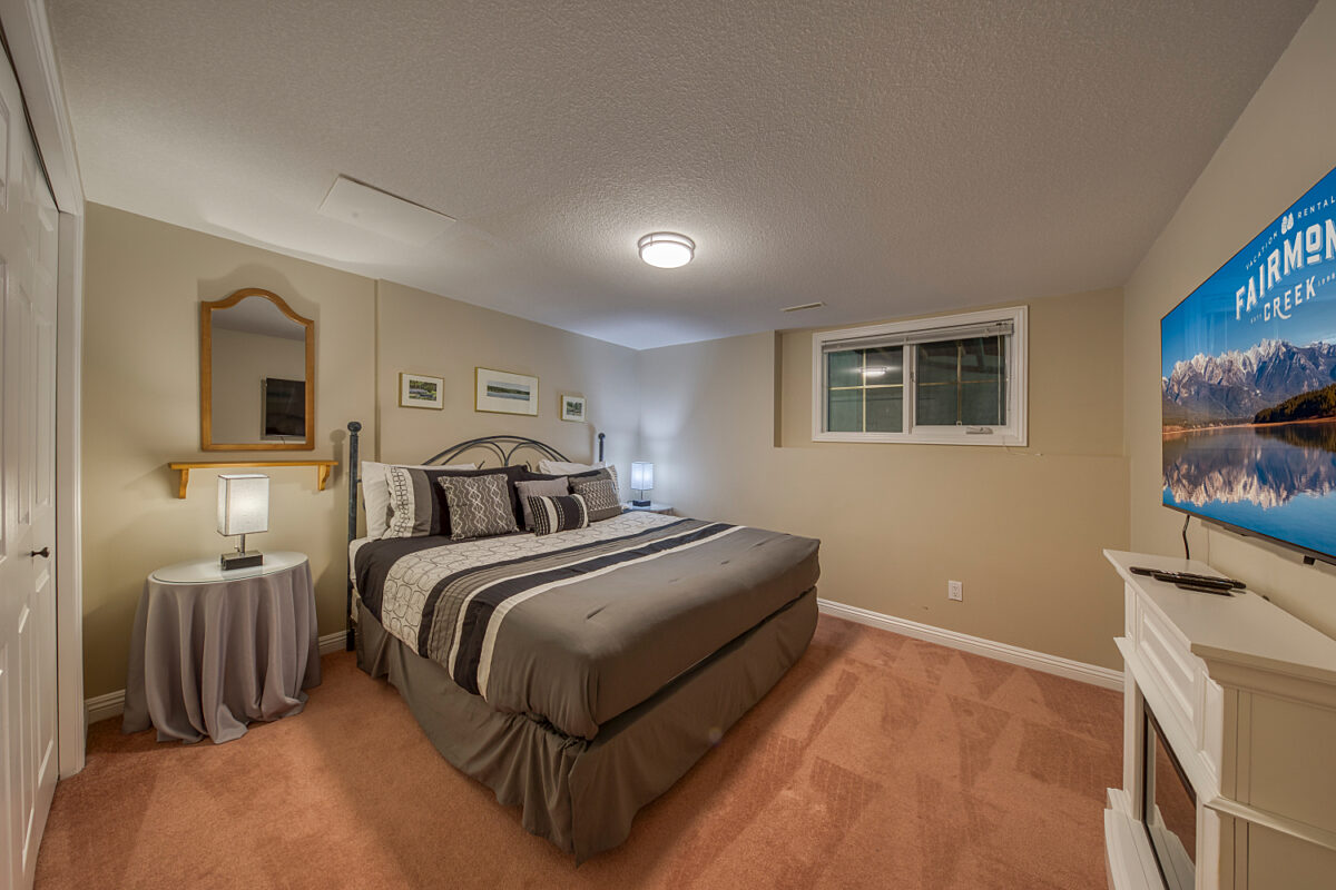 King bedroom with Smart TV