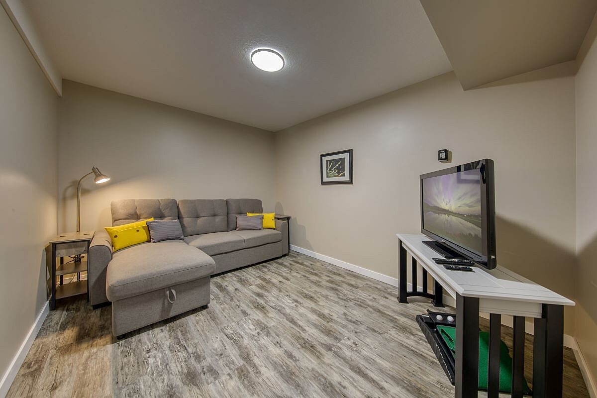 Den with Queen sofa-bed and Smart TV