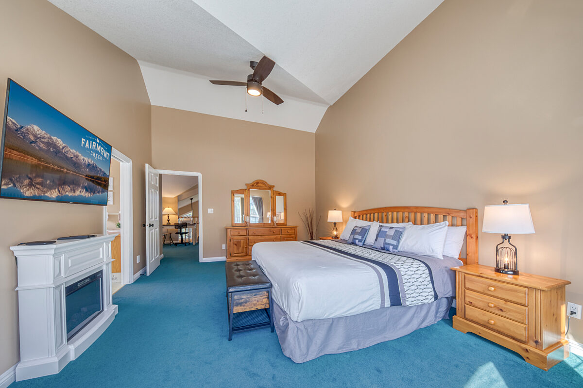 Master suite with jacuzzi, Smart TV, electric fireplace, & views