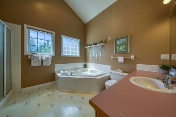 Master bedroom ensuite with jacuzzi next to the loft
