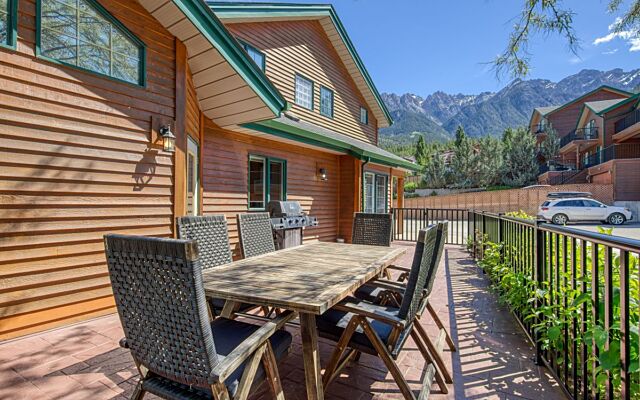 Cozy living room with Smart TV, gas fireplace and games