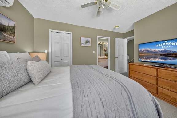 Bedroom 1 with a queen bed, Smart TV, dresser, air conditioning and Jack & Jill ensuite bathroom in Springs & Swings - Marble Canyon 504 - Phase 1