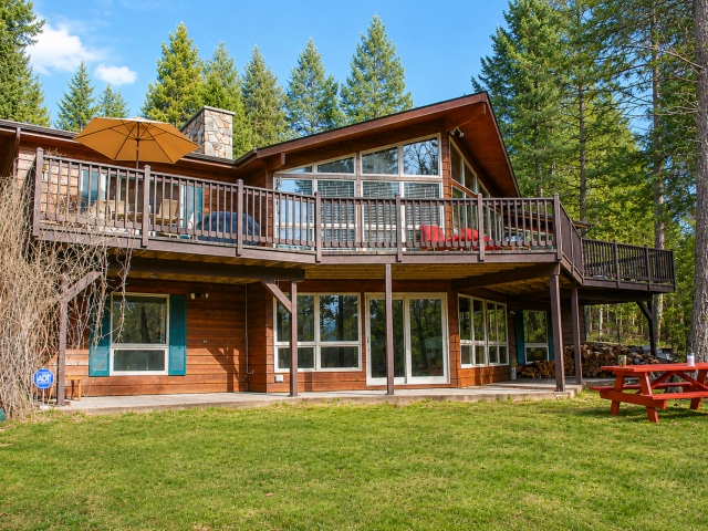 Cabin Exterior & Backyard
