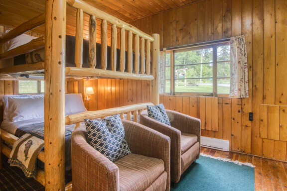Bedroom with double bunk bed and single bed