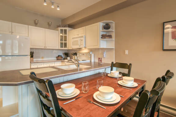 Mountain Rook - Dining Area