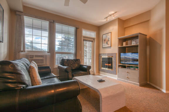 Mountain Rook - Living Room