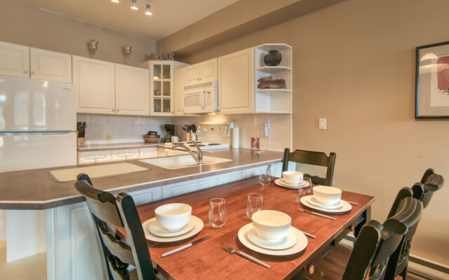 Mountain Rook - Living Room