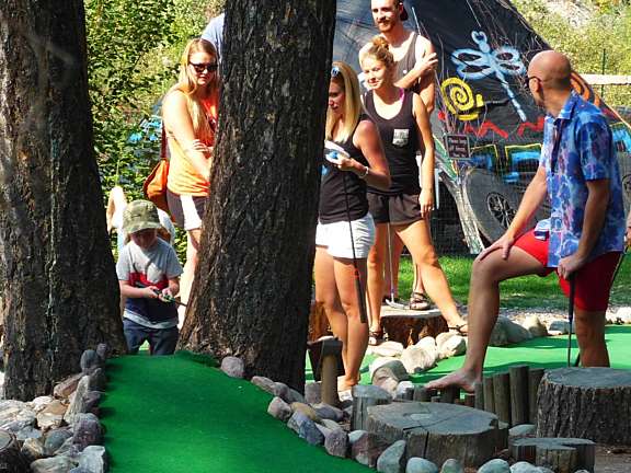 Fairmontfuntasia Slide2018 Minigolf2