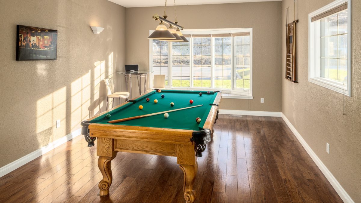 Recreation room with pool table